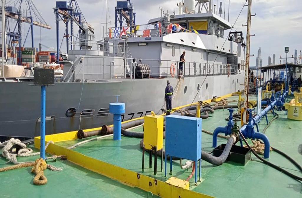 Nave militar francesa en Cartagena